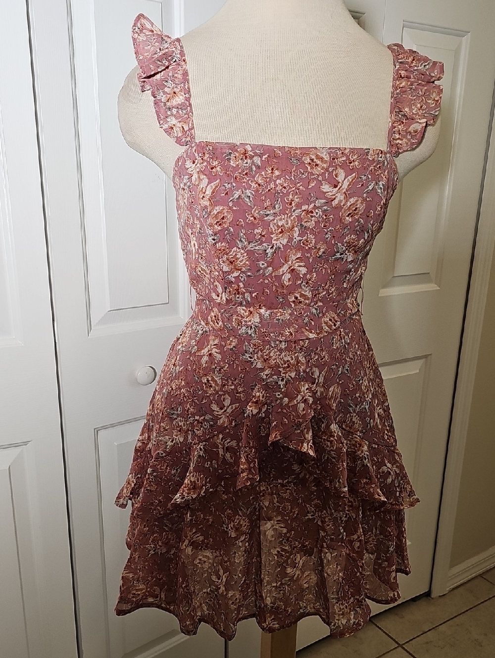 Floral Ruffle Tiered Sundress in Dusty Rose. Size Small. Lined Back Zipper.